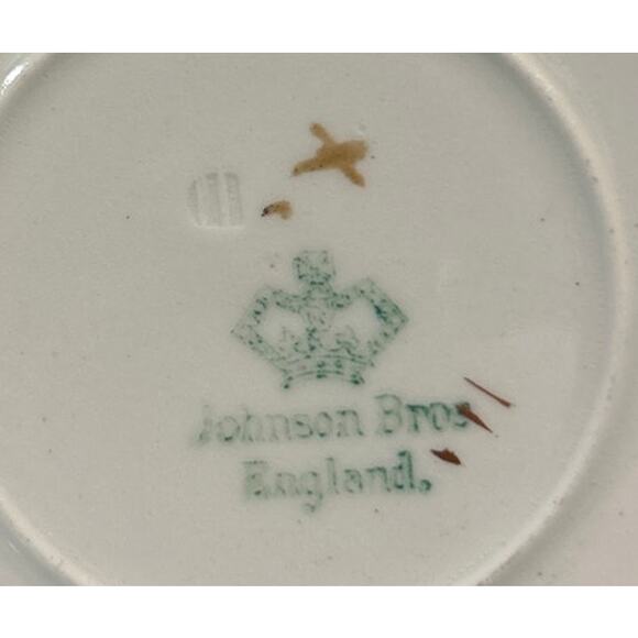 Art Nuevo Tea Cup & 2 Saucers Johnson Bros. England Porcelain - Picture 12 of 12